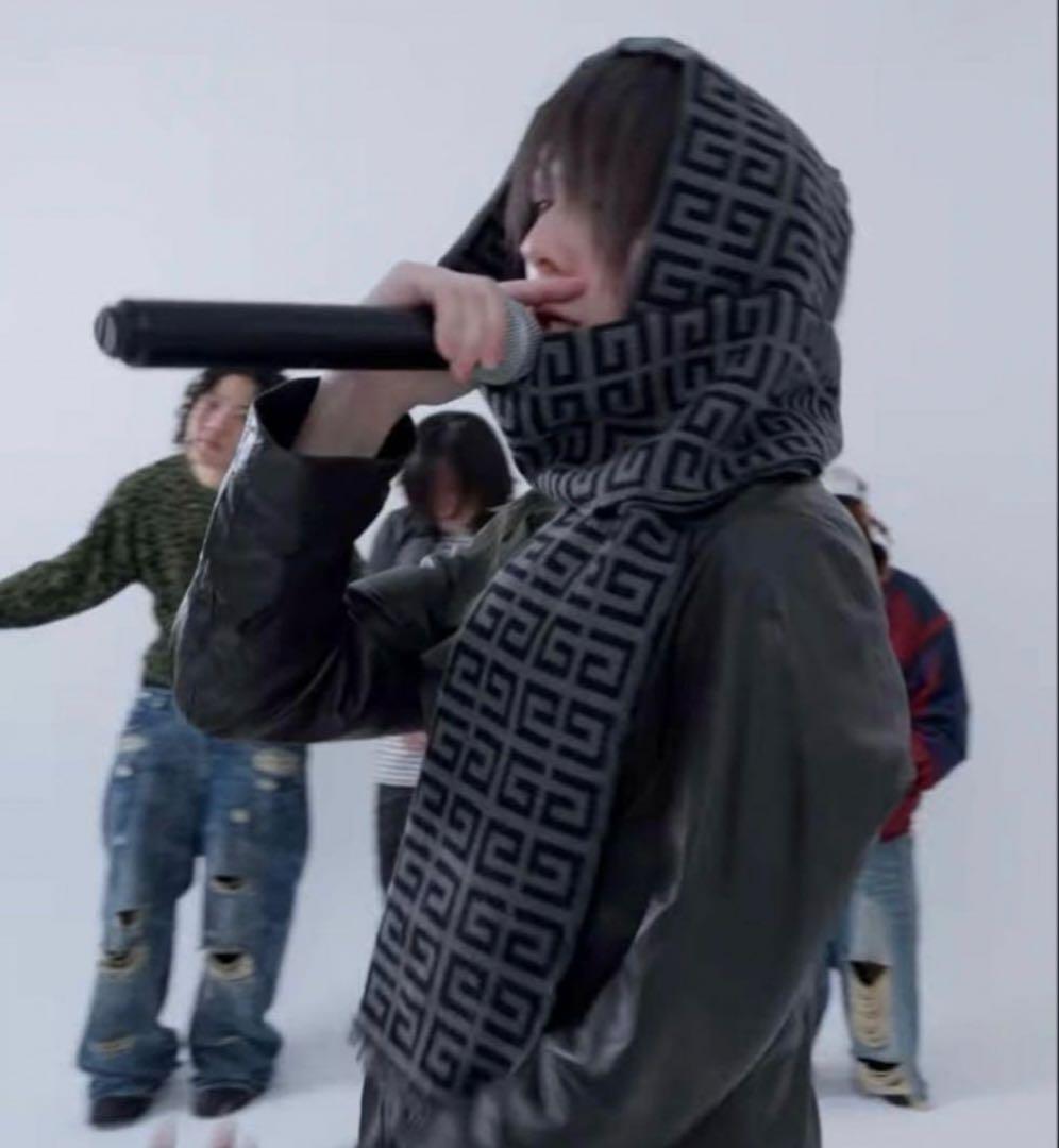 GIVENCHY マフラー ストール 4G ロゴ 黒 グレー yvnlazy着用 - メルカリ