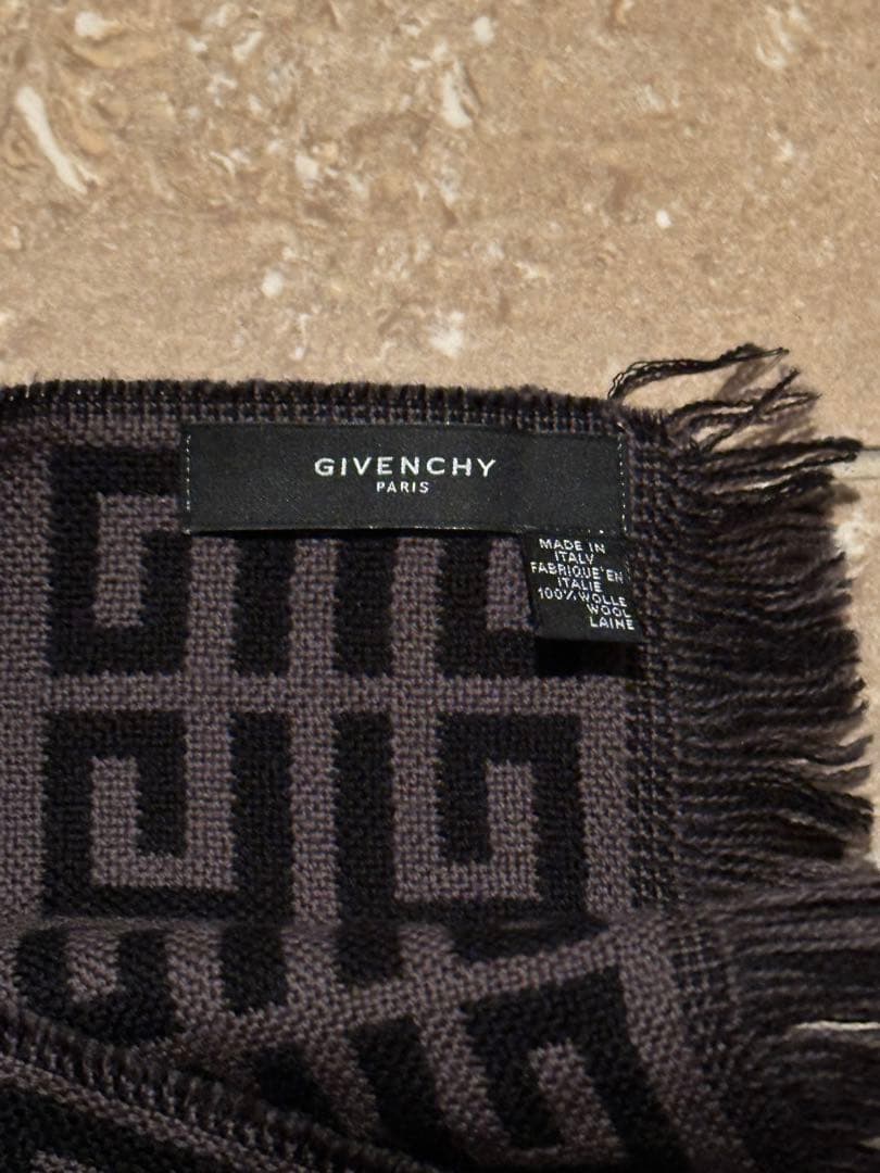 GIVENCHY マフラー ストール 4G ロゴ 黒 グレー yvnlazy着用 - メルカリ