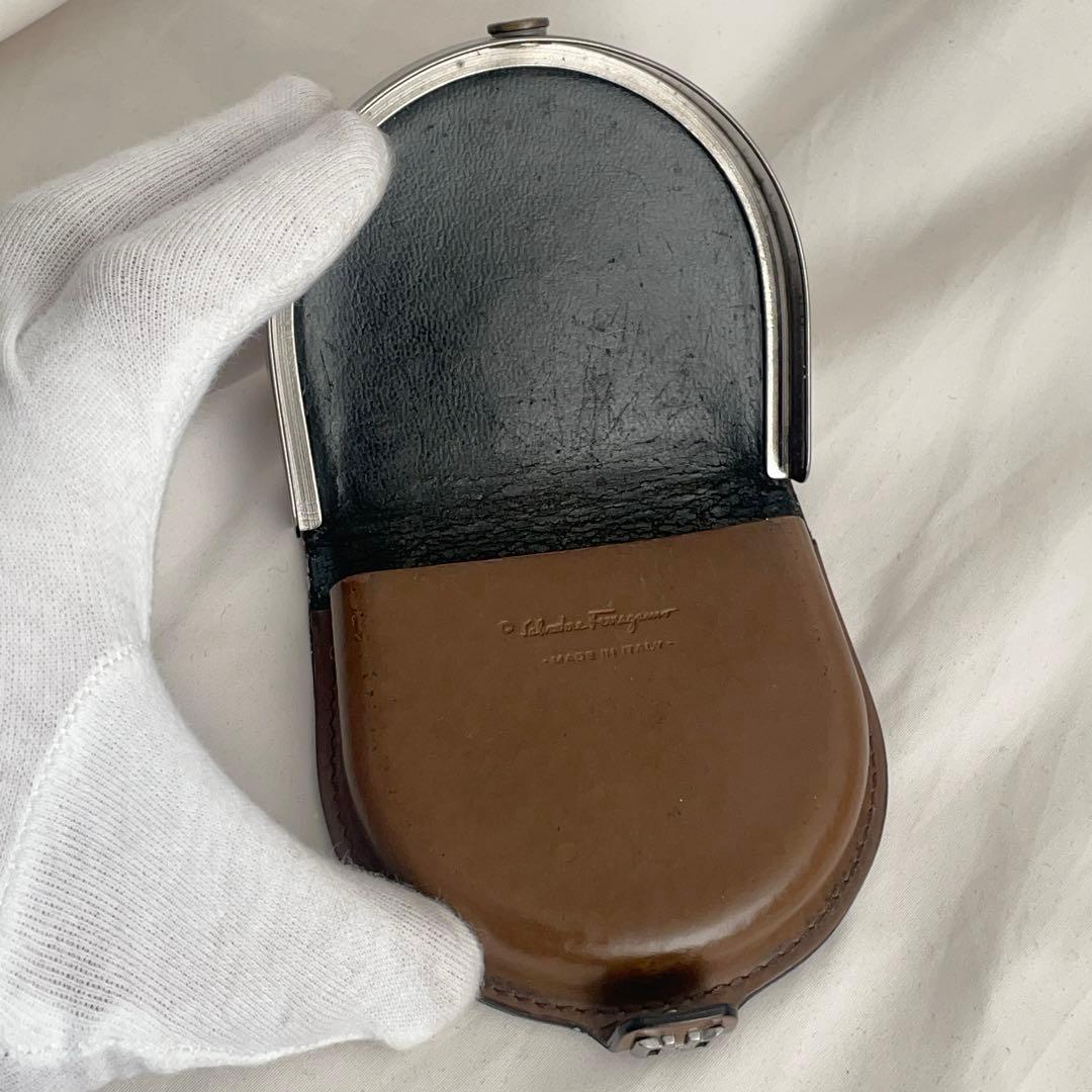馬蹄のようなデザインがイイ‼️ サルヴァトーレ フェラガモ コイン