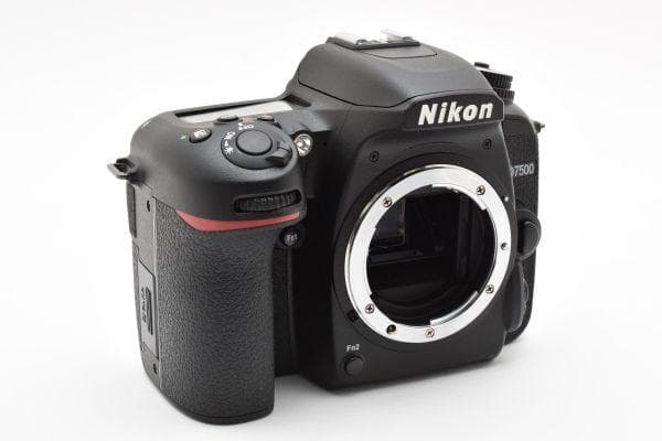 【ほぼ新品】ニコン Nikon D7500 ボディ 《ショット数1126回》
