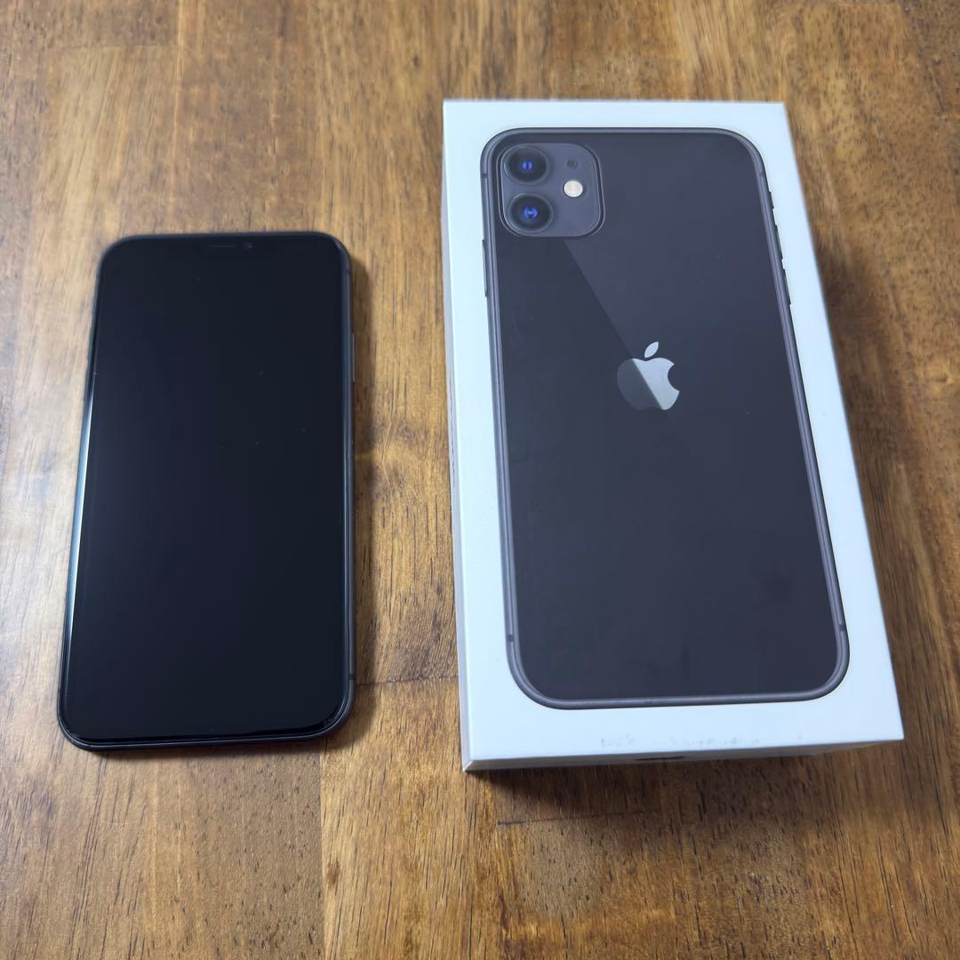 Apple iPhone 11 ブラック 本体 - メルカリ