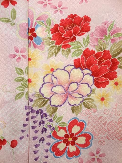 七五三やお祝い着 四つ身 7歳 女の子 振袖 着物 薄桃色系4519【中古