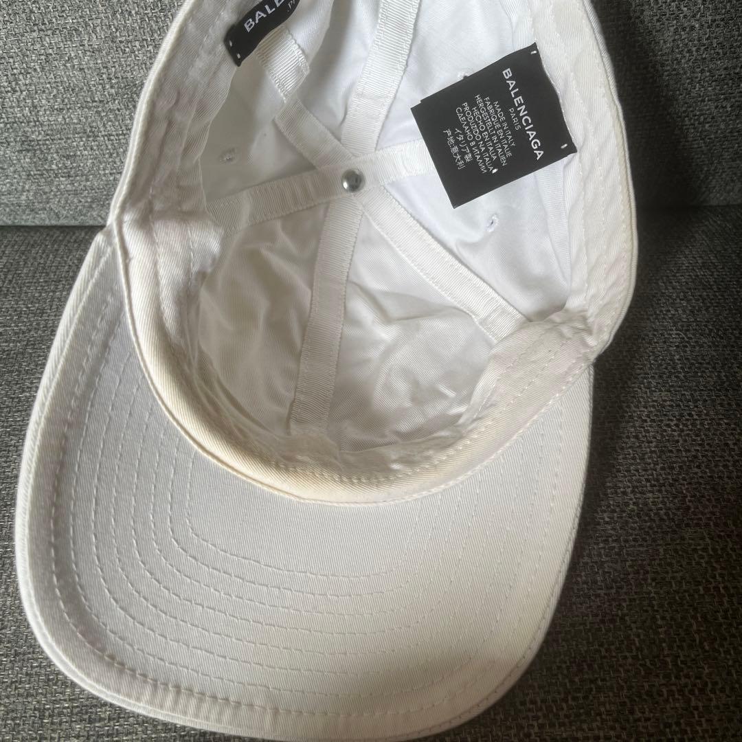 BALENCIAGA ホワイト ベースボールキャップ - メルカリ