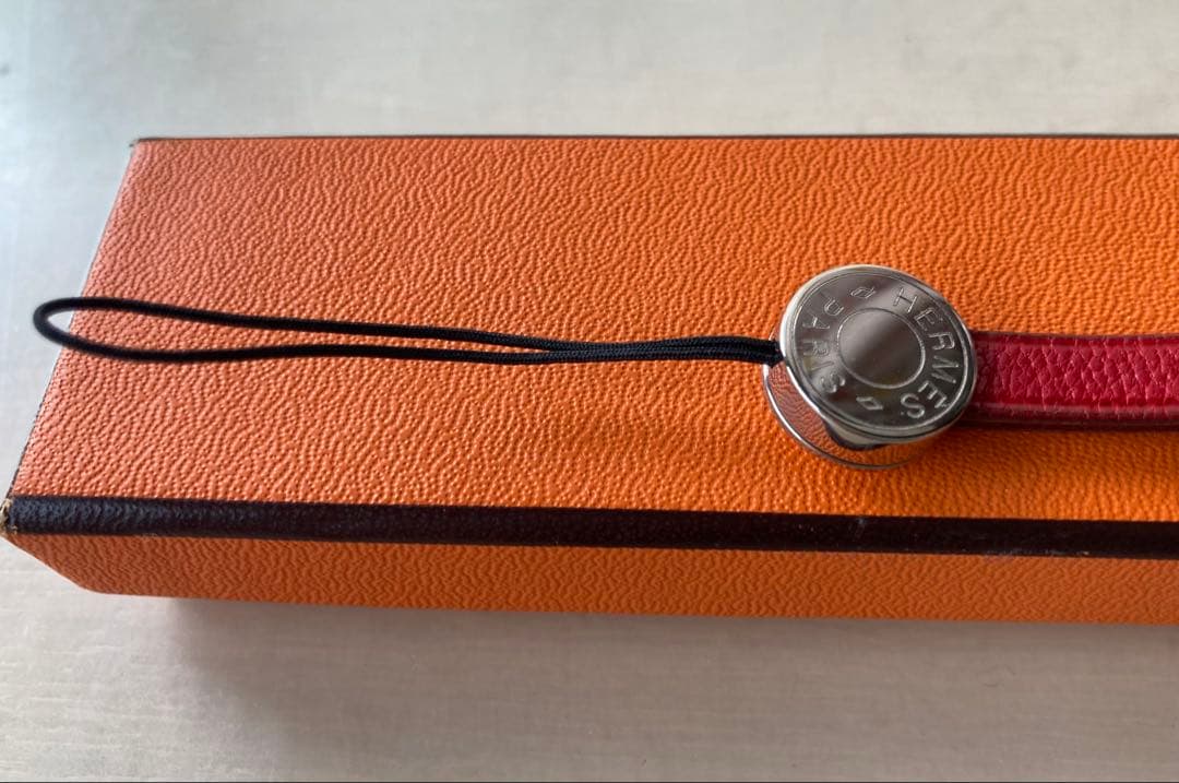 新品未使用 HERMES エルメス セリエ 革製 レッド 携帯ストラップ 箱