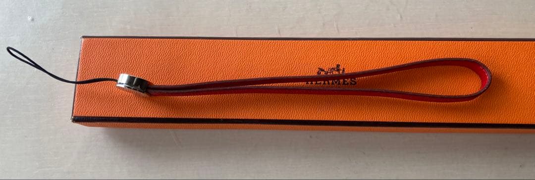 新品未使用 HERMES エルメス セリエ 革製 レッド 携帯ストラップ 箱