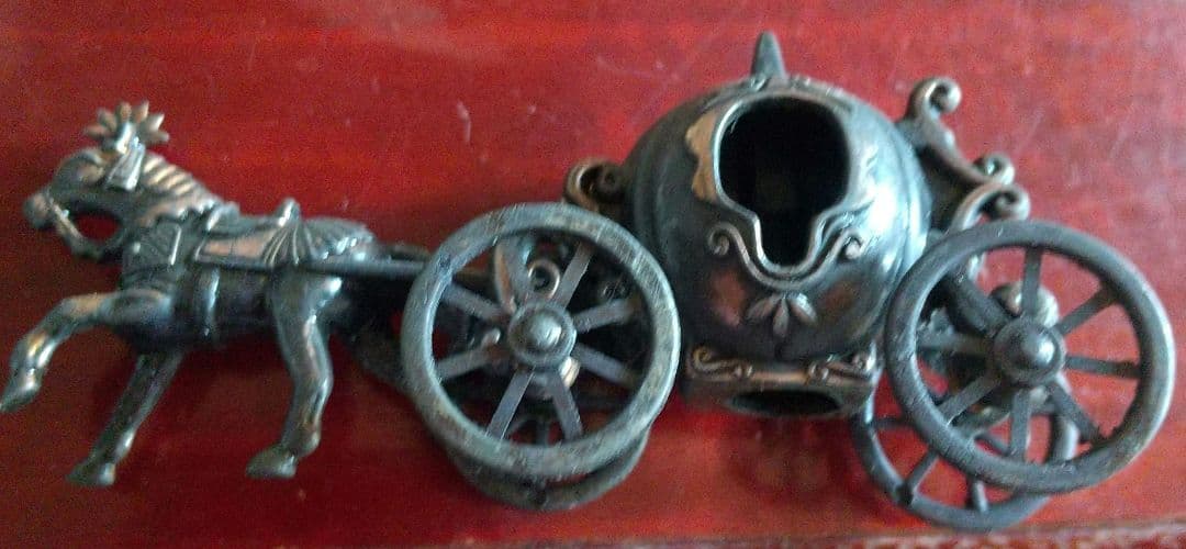 昭和レトロビンテージブロンズ色の彫刻、装飾馬車型金属工芸品