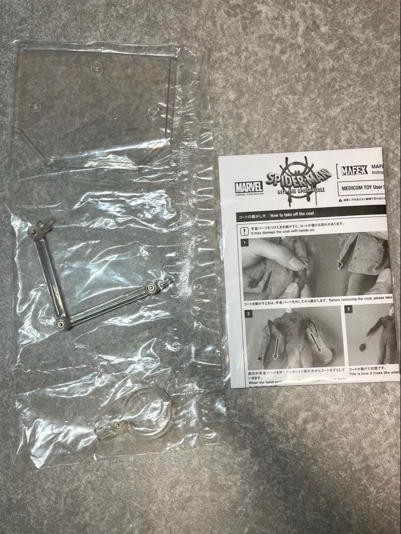 MAFEX ピーターBパーカー　スパイダーバース　　スパイダーマン　マフェックス