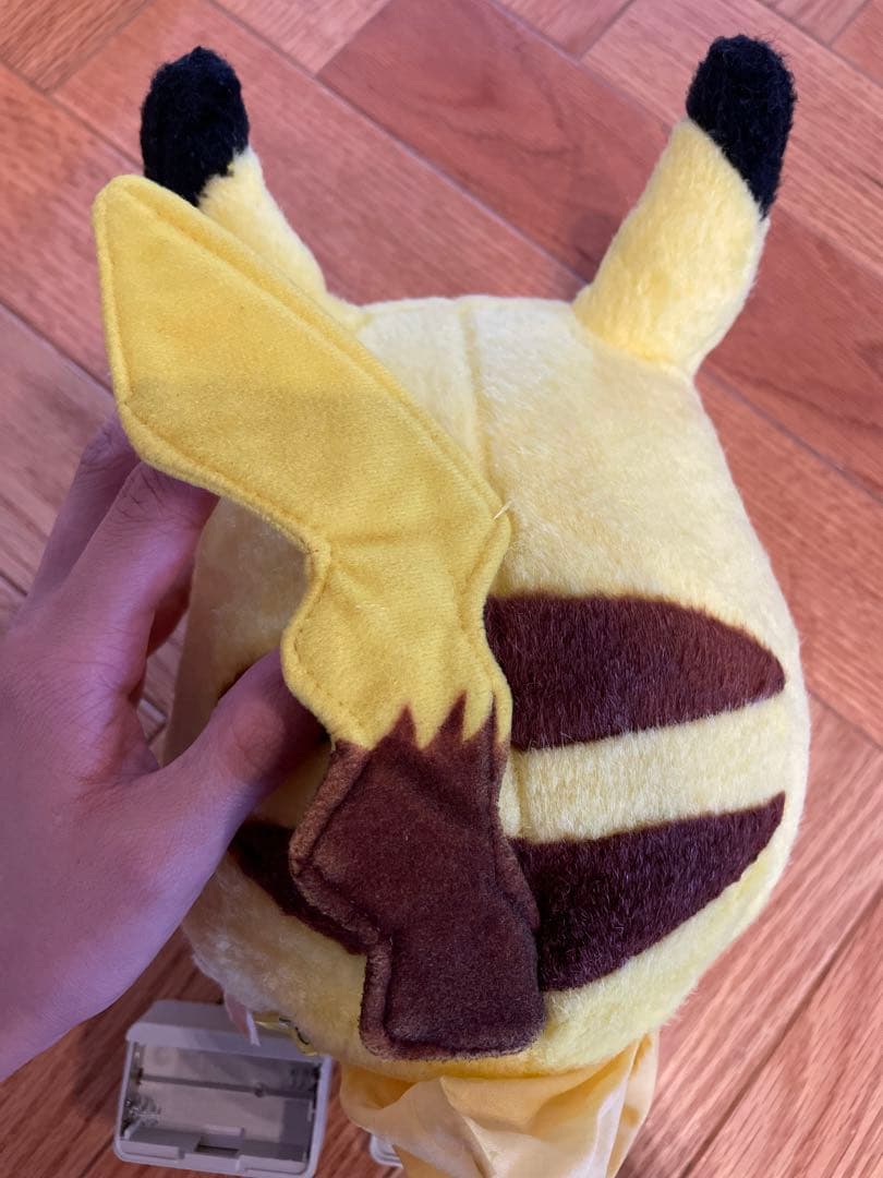 ピカチュウ　tomy ぬいぐるみ