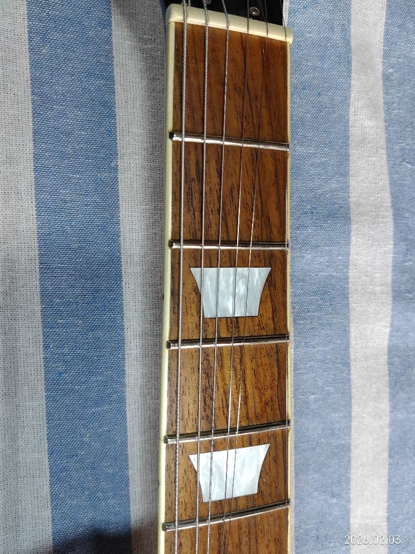 K・GarageのレスポールタイプセットネックのLost Pearlモデル美品