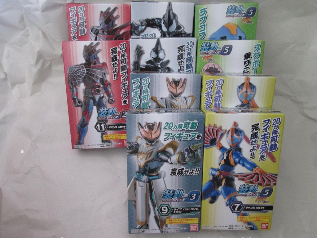 新品未開封　創動 仮面ライダー ビルド グリス エボル 装動 ガヴ セット