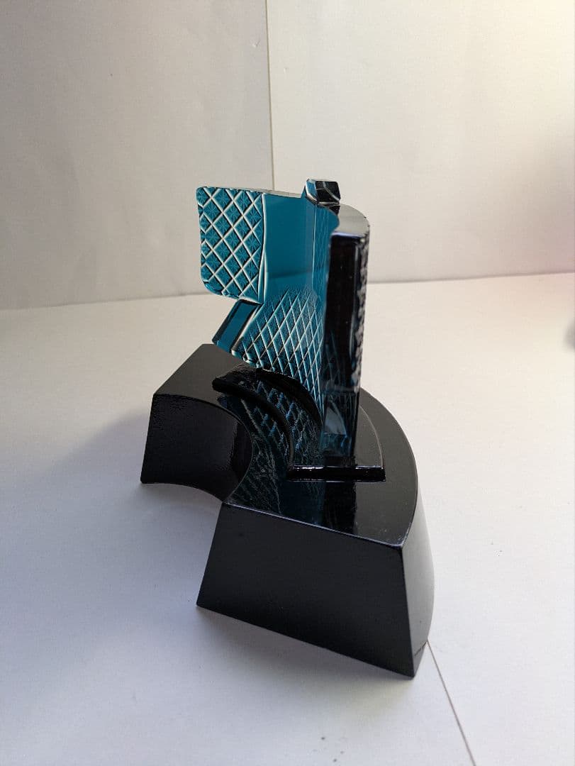 現代の名工、黒木国昭、『きもの図・薩摩切子文置物』、銘「黒木国昭作