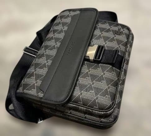 【超美品】新品　LACOSTE ショルダーバッグ《保存袋付き》