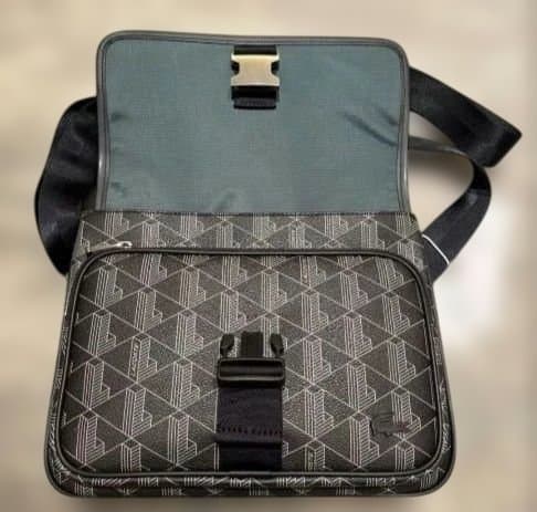 【超美品】新品　LACOSTE ショルダーバッグ《保存袋付き》