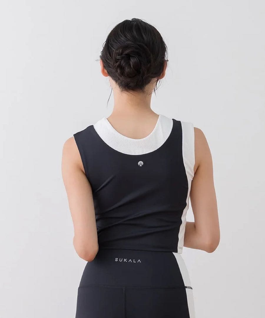 SUKALA】バイカラーショートタンクトップ - メルカリ