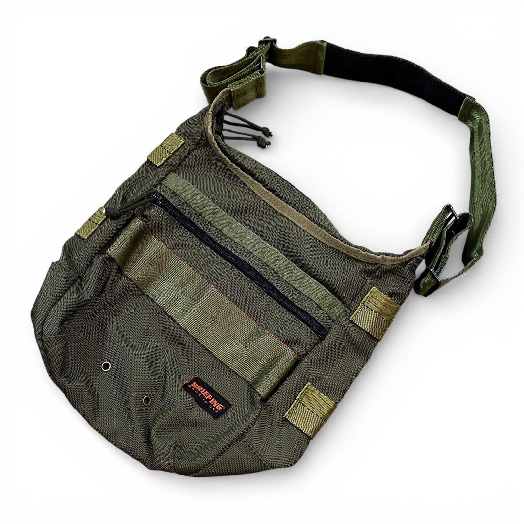 BRIEFING DAY TRIPPER ショルダーバッグ カーキ - メルカリ
