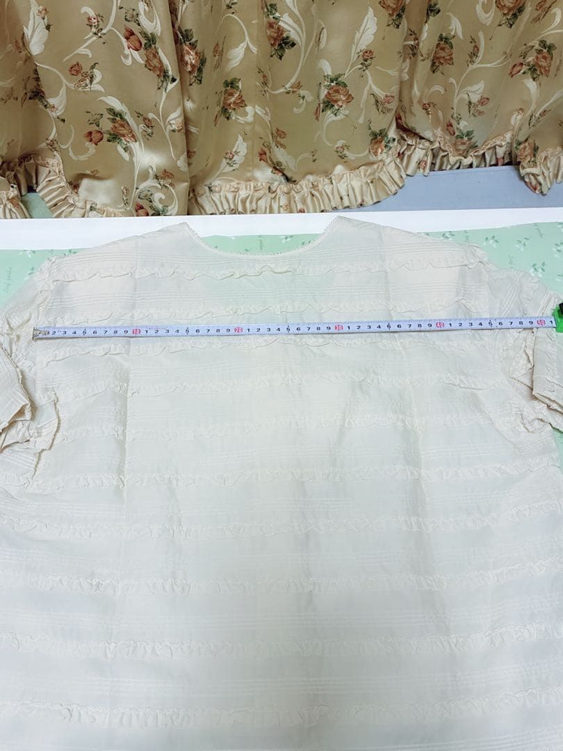 カネコイサオ 長袖 ピコフリルリボンブラウス 生成り タグ付き