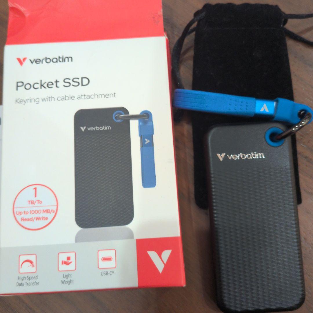 verbatim Pocket SSD 1TB ブラック/ブルー Pocket SSD | USB-C | 1TB | Black SSD/Blue Cable | Verbatim