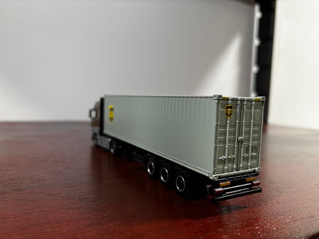 MINIGT No.705 UPSアクトロストラック&UPSフィギュアセット - メルカリ