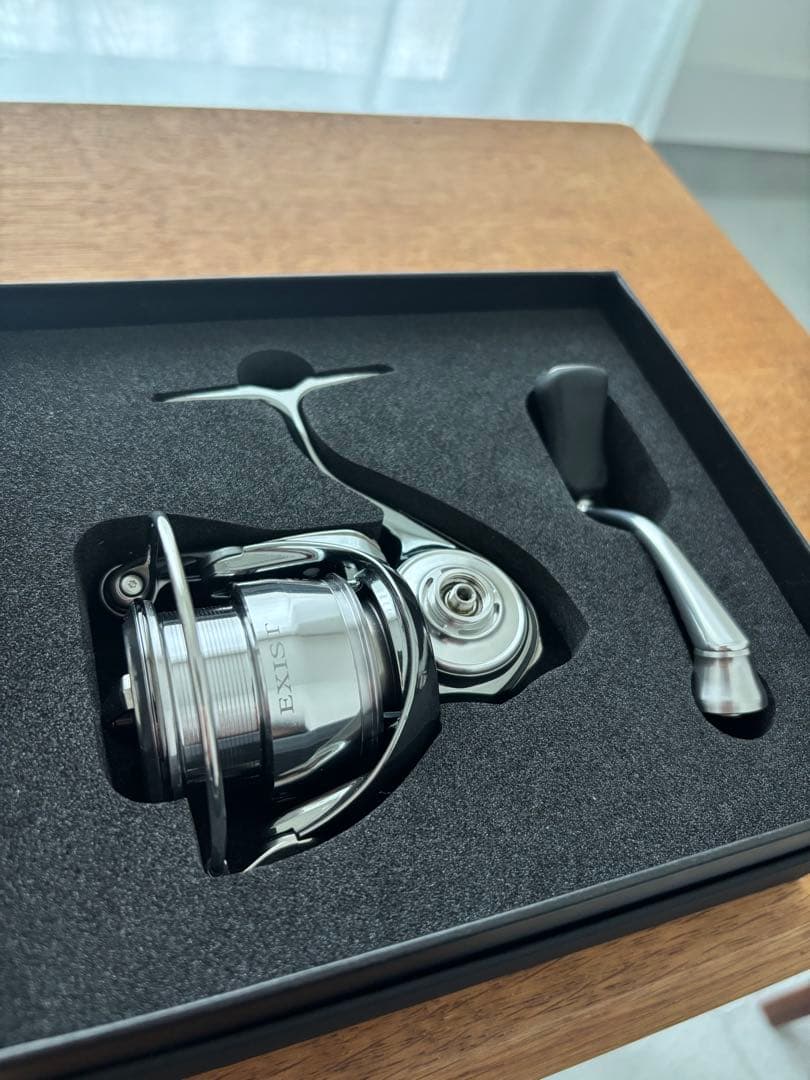 22イグジストlt2500s-xh 美品 ダイワ スピニングリール ステラ 限定特価)ダイワ 22イグジスト LT2500S (2022年モデル）スピニング