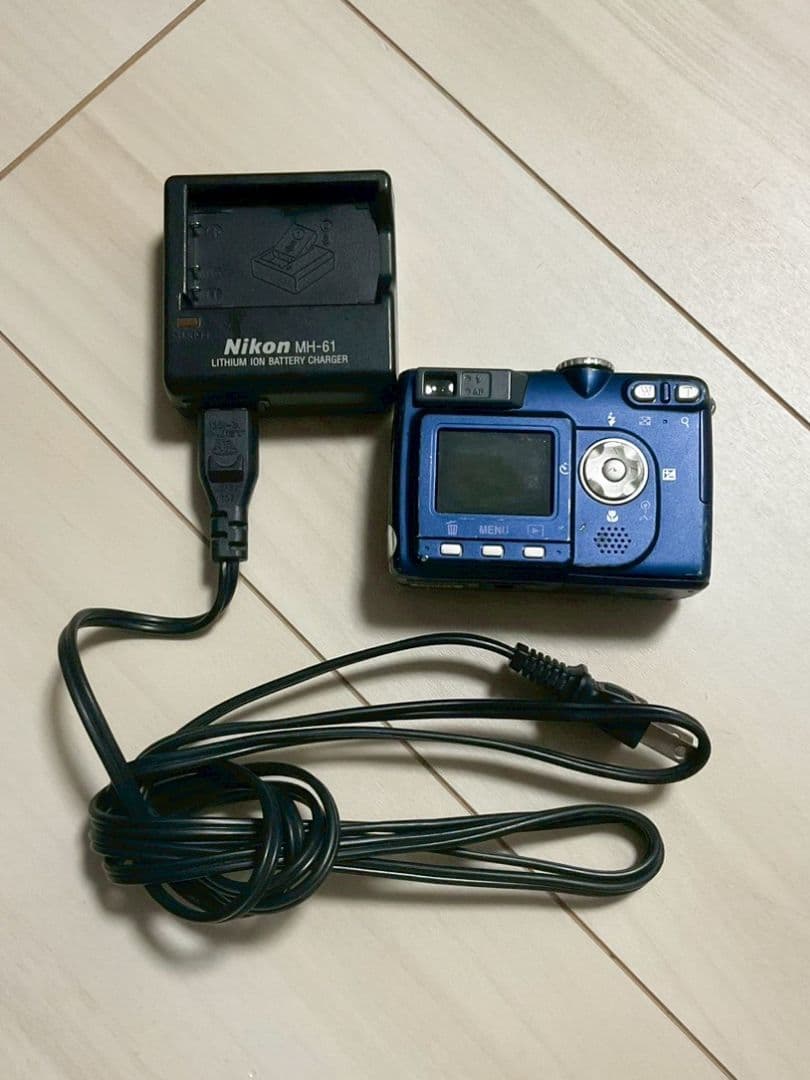 Nikon COOLPIX 5200 本体と付属品 - メルカリ