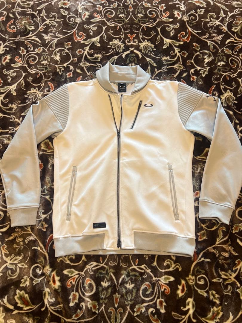 極美品 オークリー スカル ゴルフブルゾン ホワイトXL OAKLEY（オークリー） スカル ストレッチ IDEALLY HYBRID 中綿