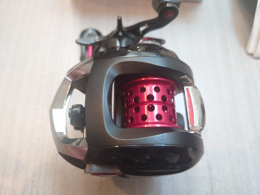 み*ん様 ダイワ SS AIR 8.1R ベイトリール