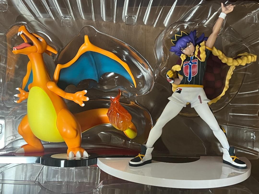 ポケモンセンター オリジナル フィギュア ダンデ & リザードン - メルカリ