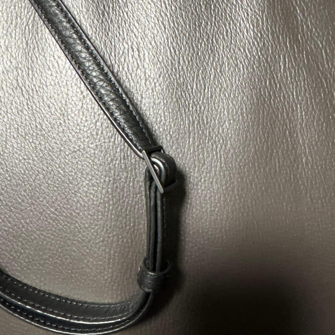 objcts.io アジャスタブルレザーストラップ一体型 マイクロバッグ