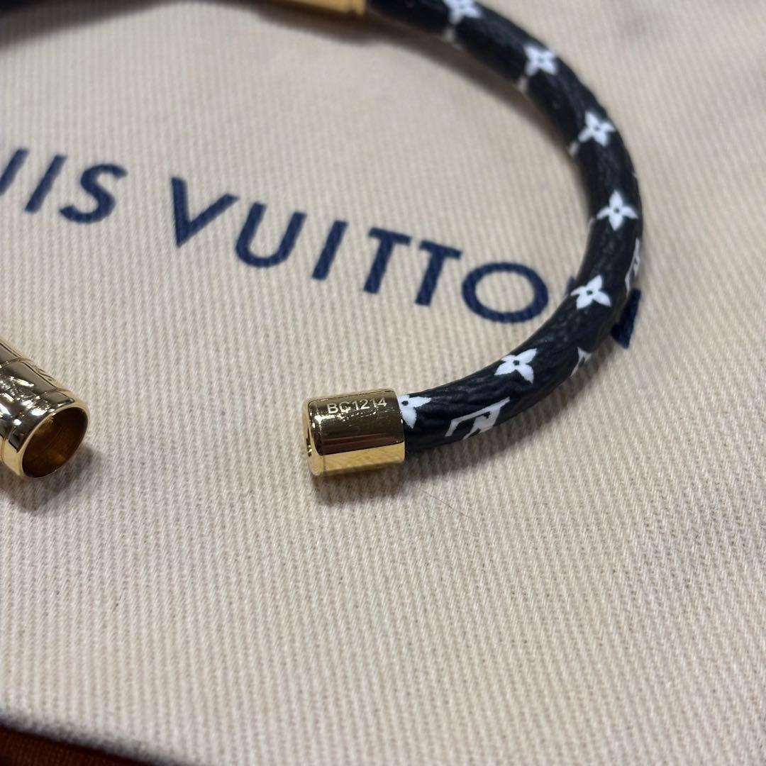 Louis Vuitton 犬チャーム付きブレスレット 美品 - メルカリ