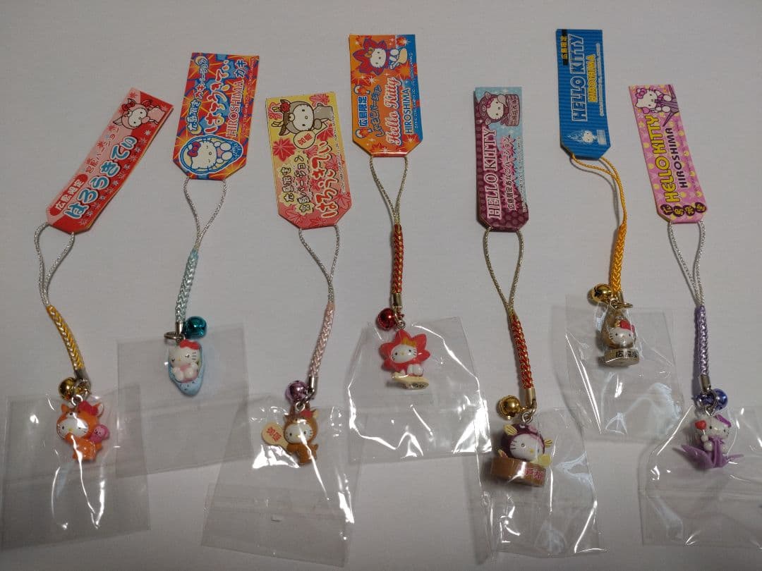 ご当地キティ　寝付け　ストラップ　キーホルダー　ほか 82点