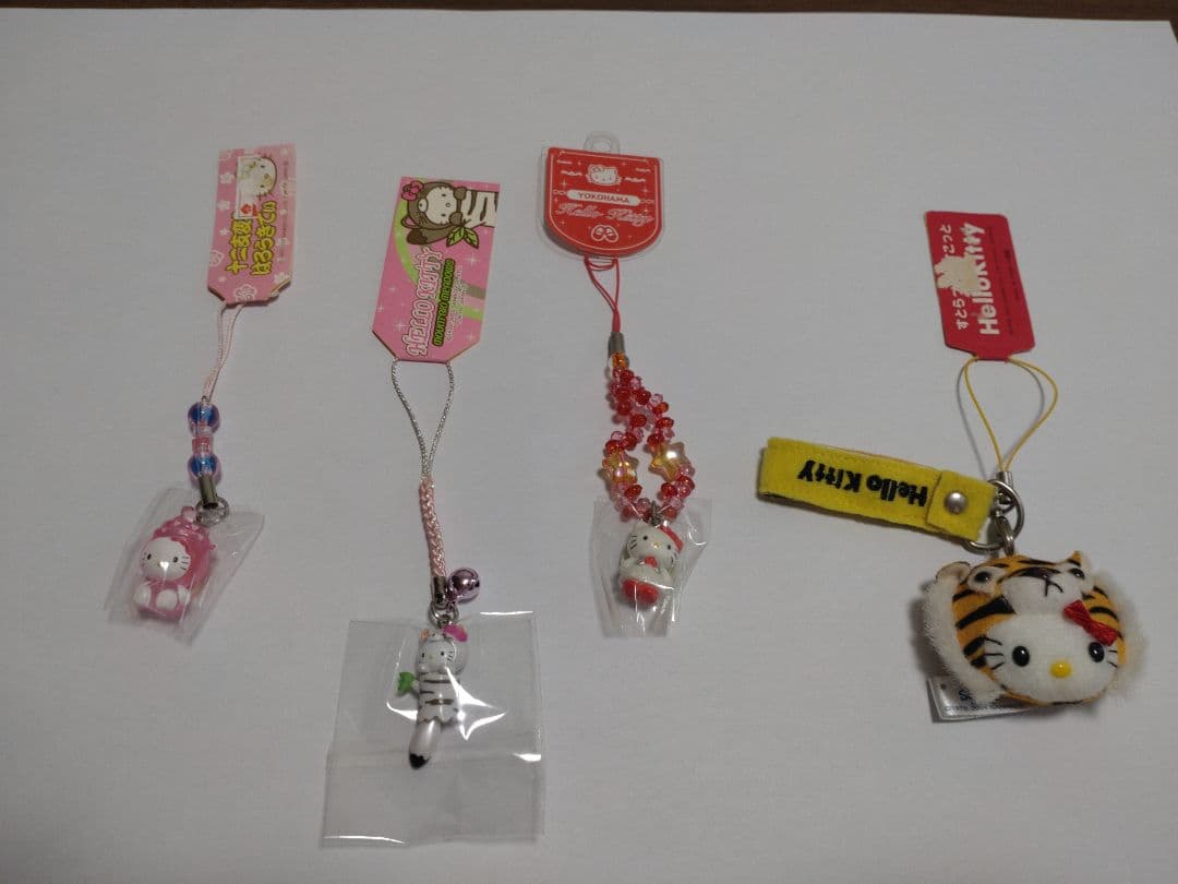 ご当地キティ　寝付け　ストラップ　キーホルダー　ほか 82点