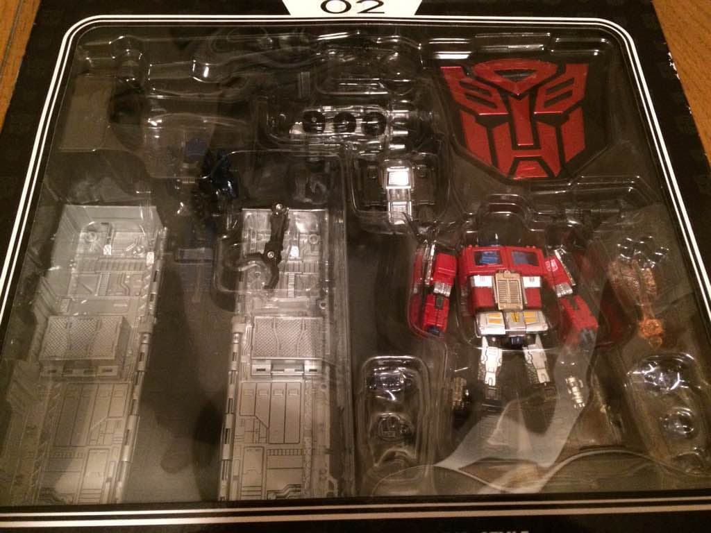 トランスフォーマー ハイブリッドスタイル初代総司令官コンボイ THS-02