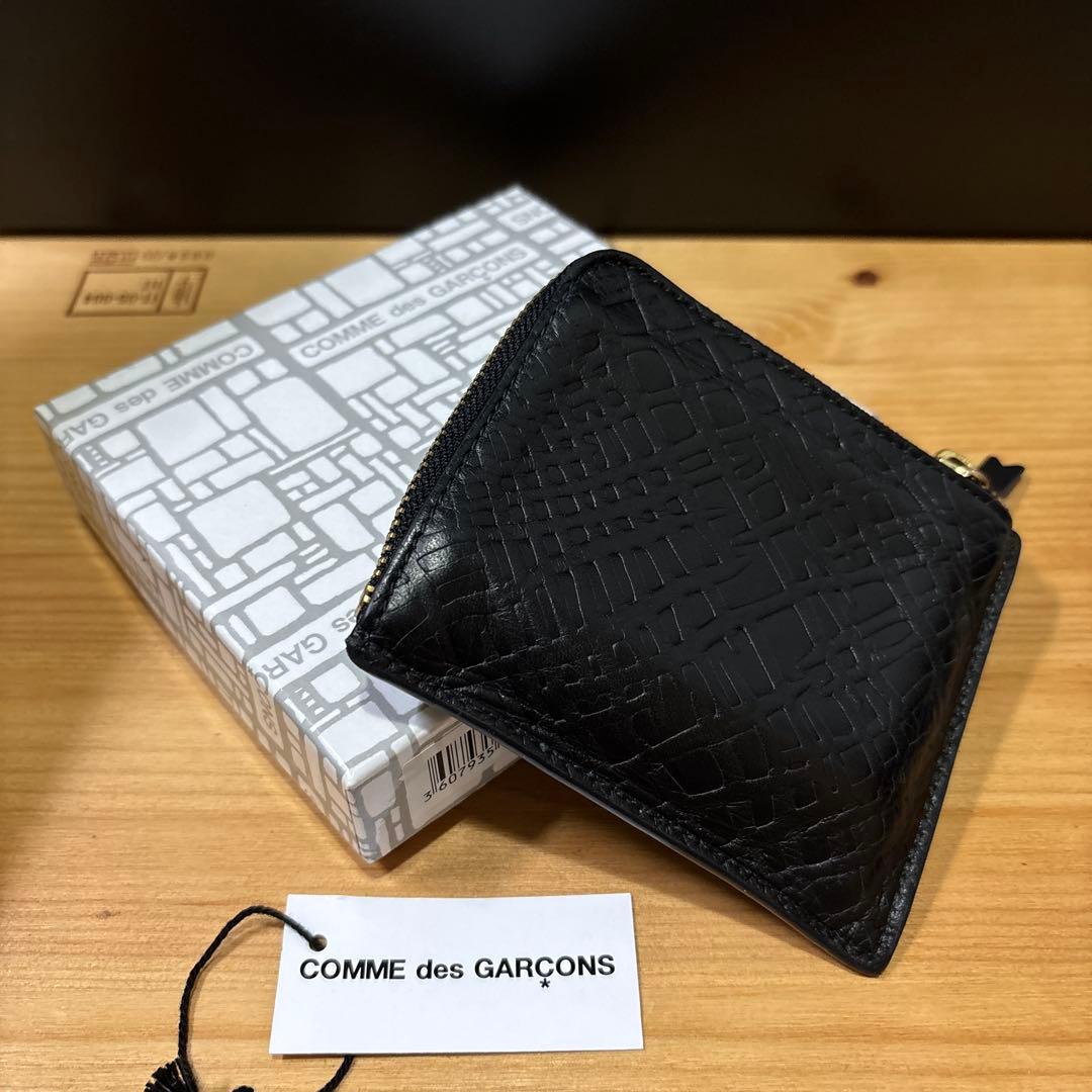 コムデギャルソン 財布 型押し 黒 箱付き 美品 COMME des GARCONS コムデギャルソン DES 財布 二つ折り財布 ブラック