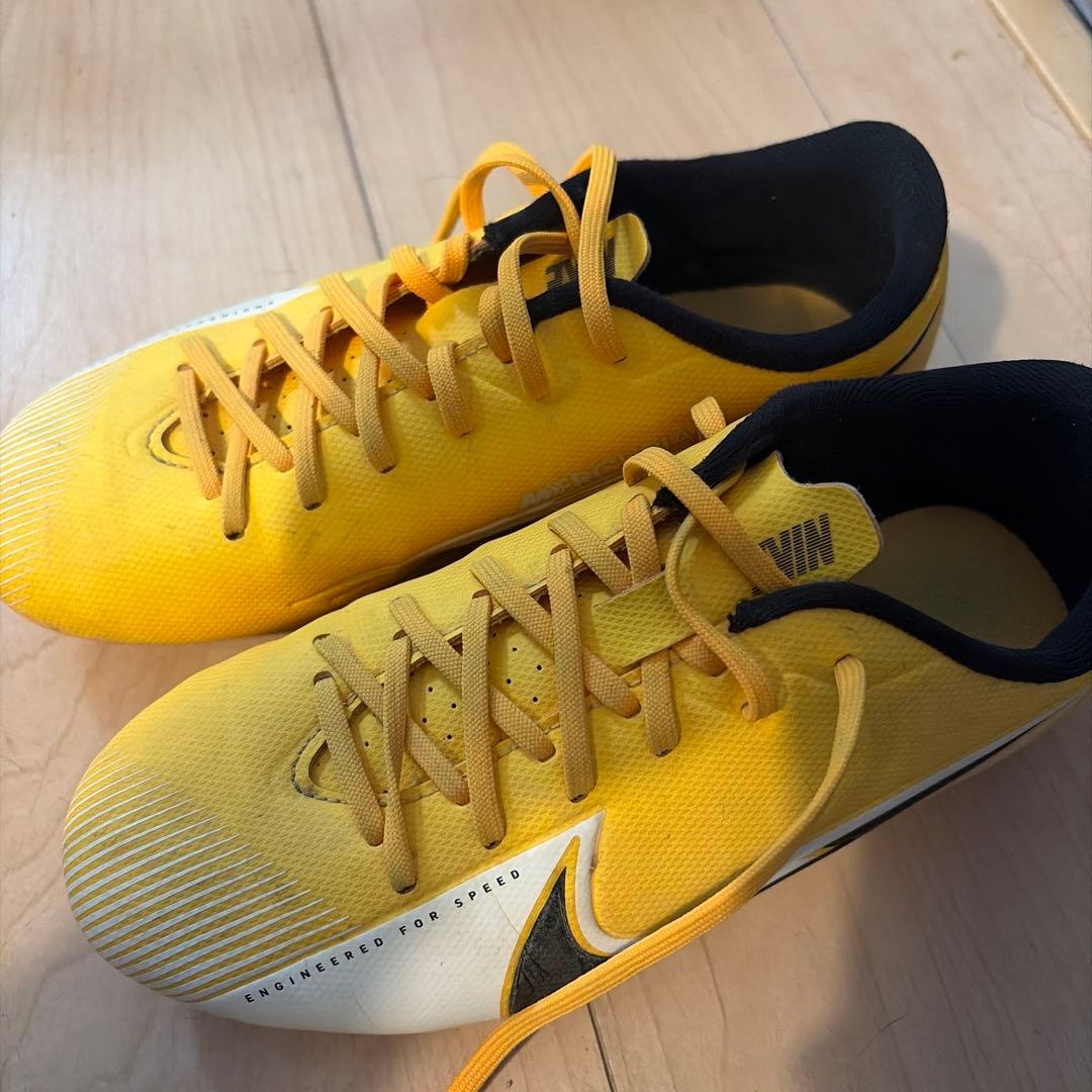 Umbro サッカーシューズ 2足セット 21.5cm と22cm - メルカリ