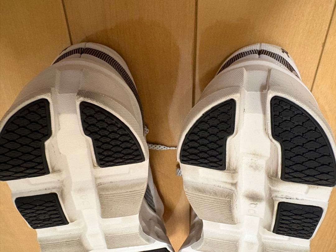 on クラウドモンスター2 25.0cm