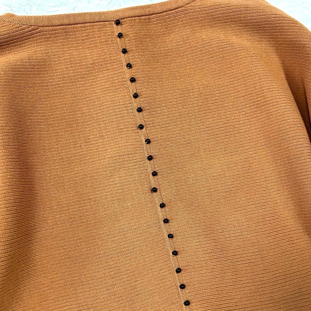 新品タグ付き ビアズリー BEARDSLEY 後ろパールニット キャメルの通販