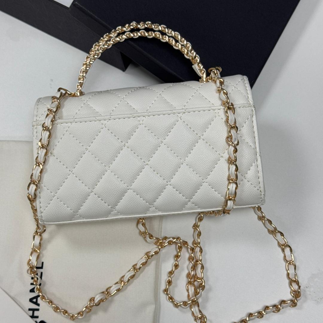 VIP顧客限定ホワイト キルティング パーティーバッグSAD - メルカリ