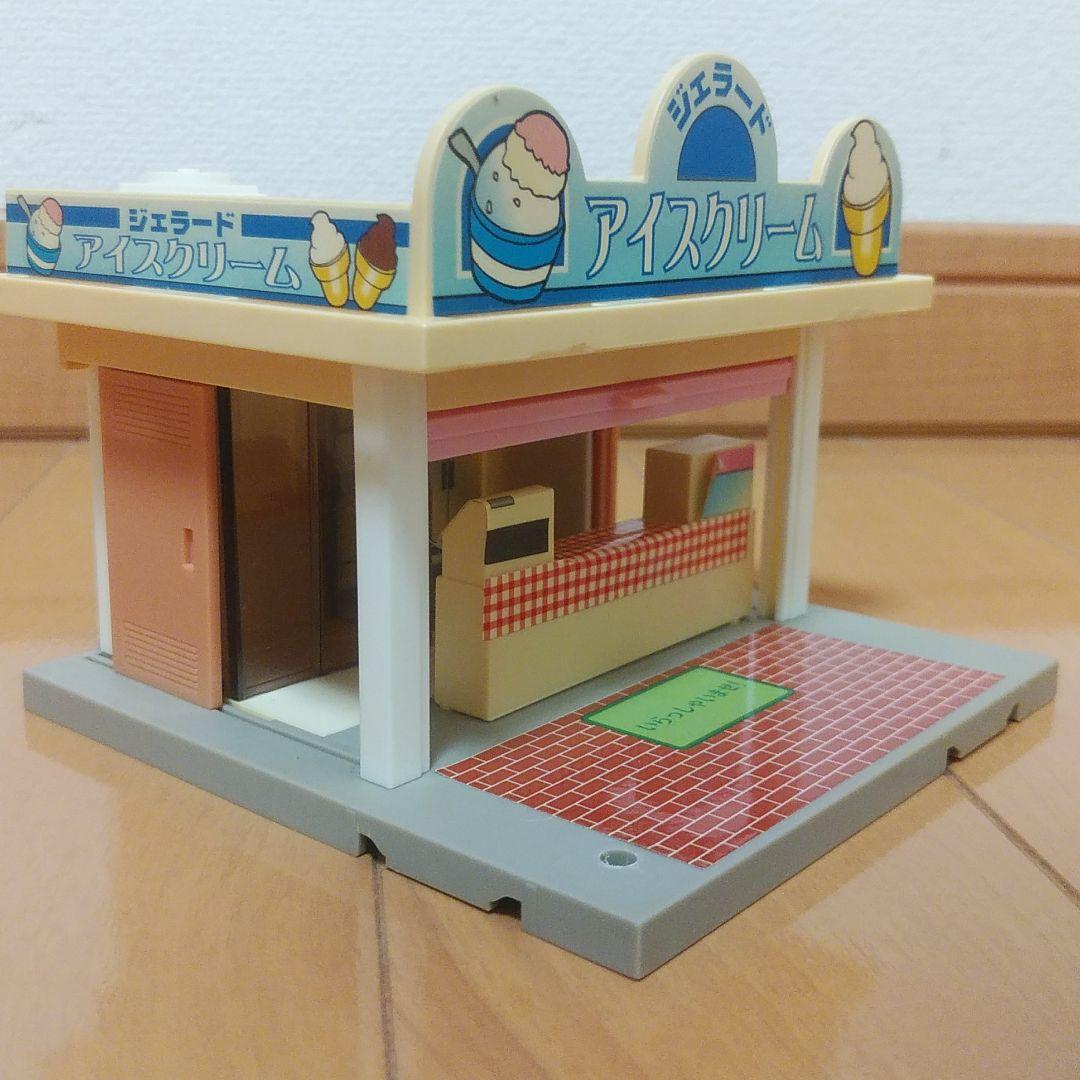 トミカタウン おもちゃ大陸 プトラパトラ 変身ショップ たべものやさん