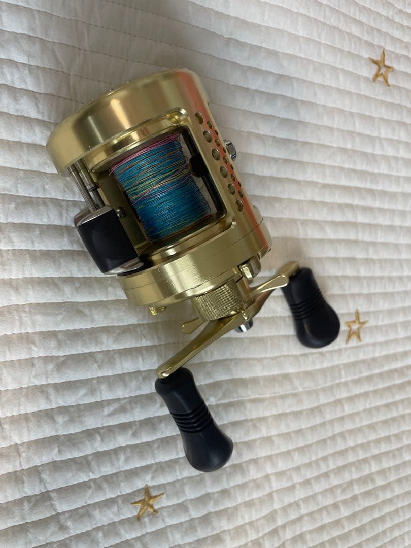 シマノ01カルカッタコンクエスト 400 RH444 ベイトリール 右ハンドル