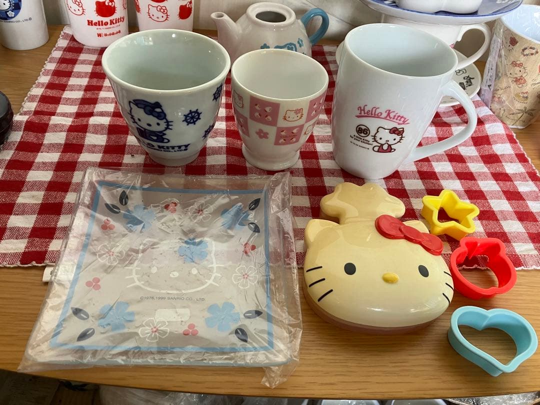 昭和レトロ　サンリオハローキティ　非売品　未使用　多数　ぬいぐるみ　食器　大量