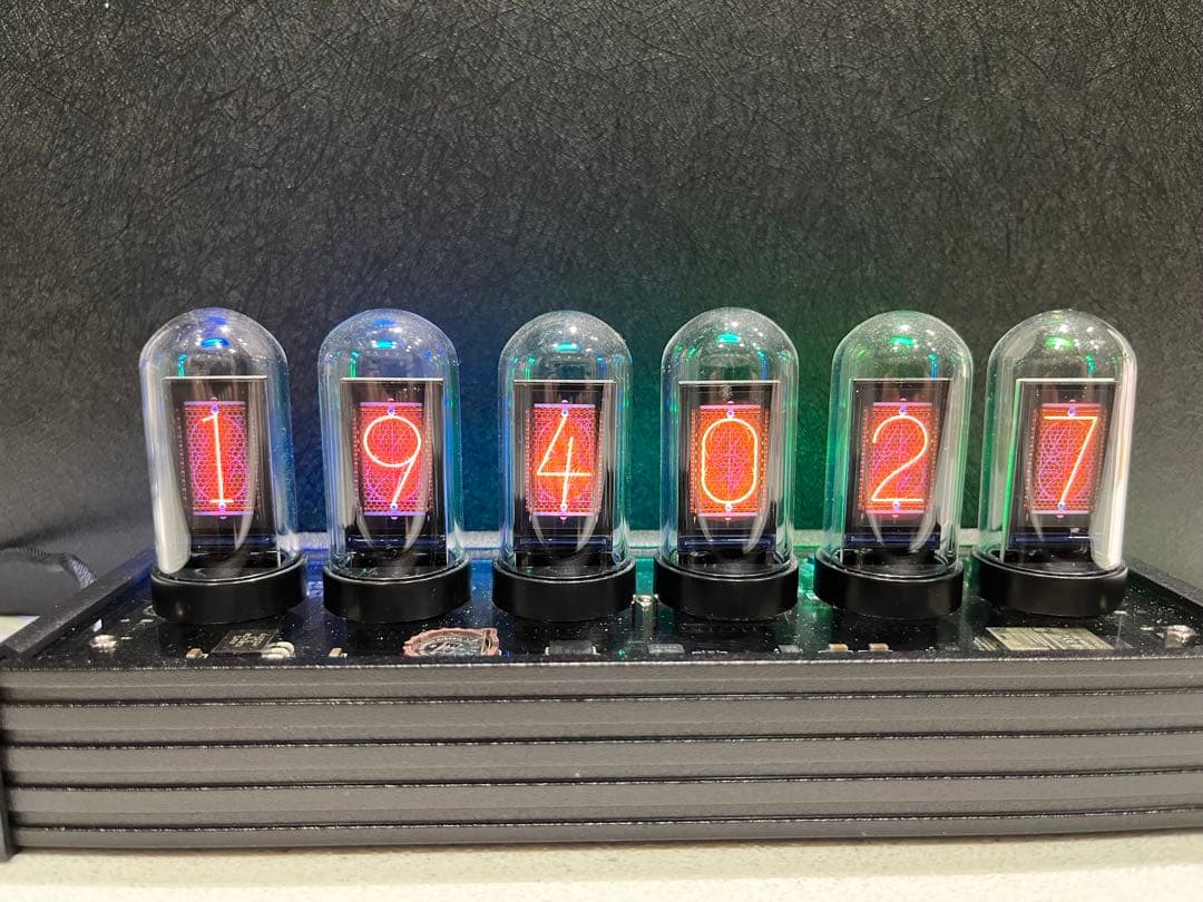 ギ*オ様 ニキシー管風デジタル時計 Elekstube IPS 心奪われる心地よい光。 表示内容がカスタマイズできる進化した