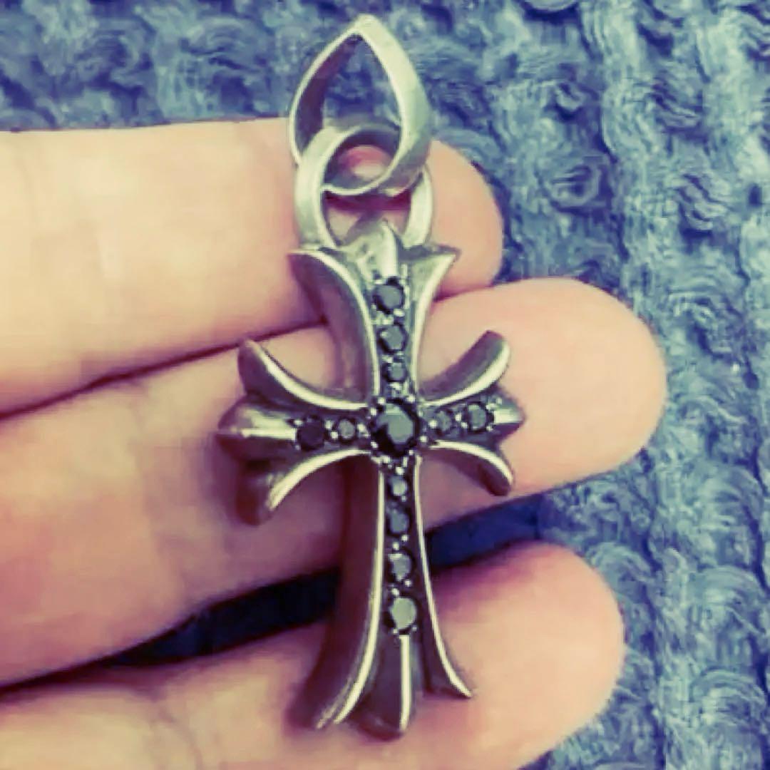 クロムハーツ スモール クロス ベイル付き ブラックダイヤ パヴェ