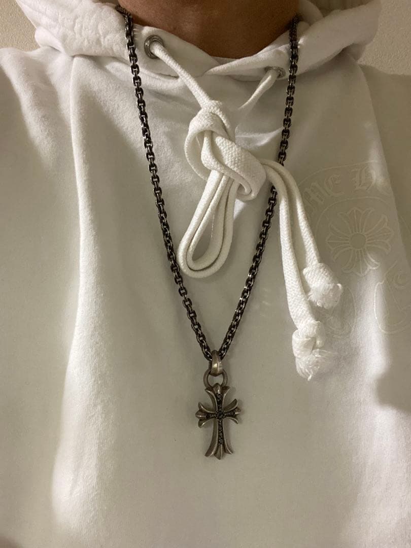 クロムハーツ スモール クロス ベイル付き ブラックダイヤ パヴェ