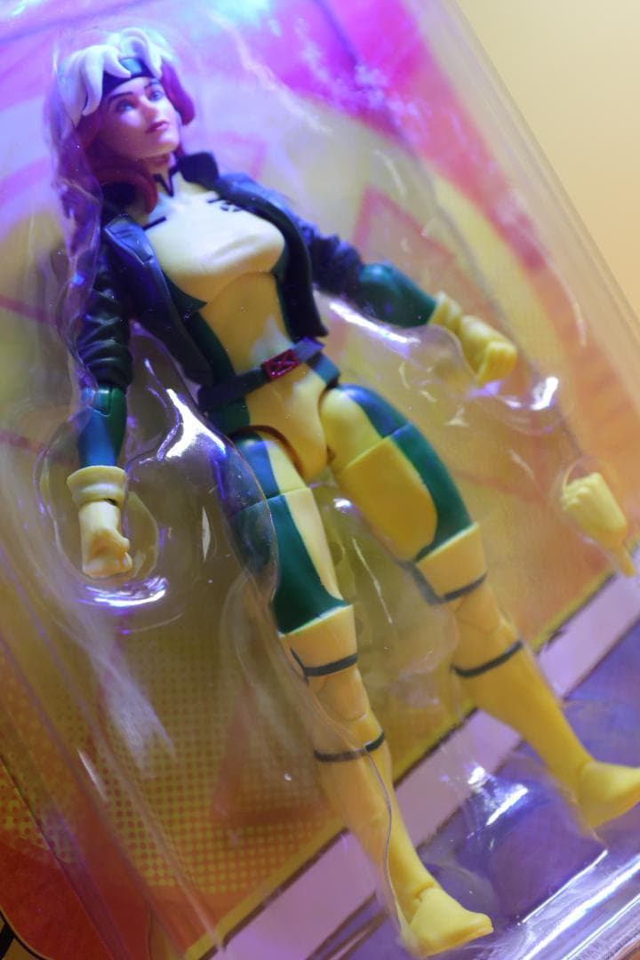 新品未開封マーベルレ ローグ+ xmenマークジオラマボーナスプレゼント