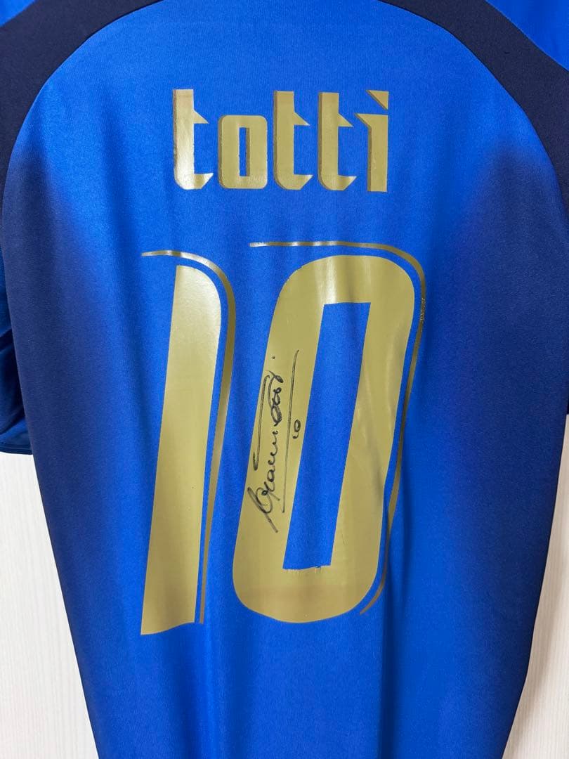 【保証書付】限定販売トッティ直筆サイン入り イタリア代表 サッカー　ユニフォーム フランチェスコ・トッティ【直筆サイン入り】2006イタリア代表 ホーム