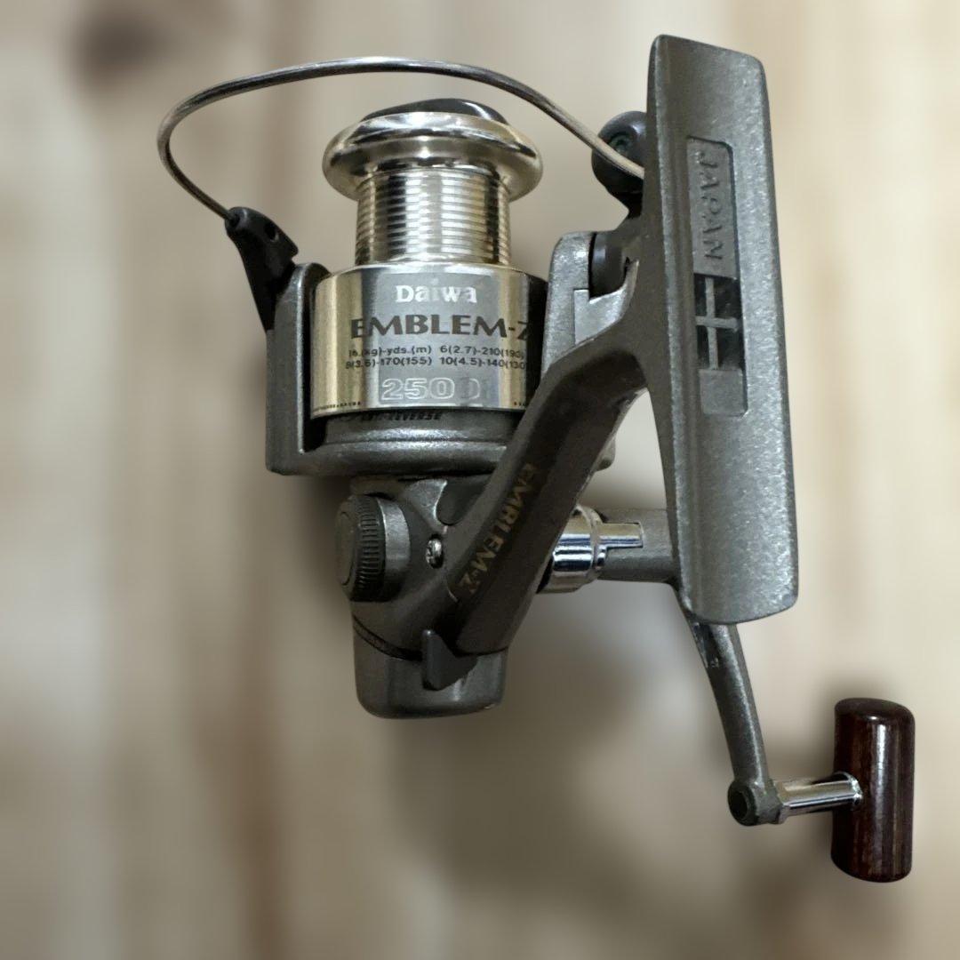 Daiwa スピニングリール EMBLEM-Z 2500i - メルカリ