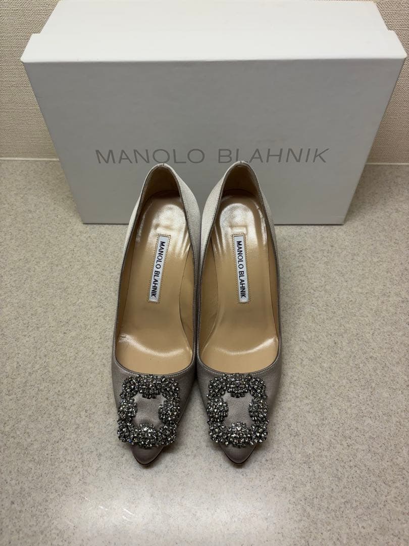 マノロブラニク ハンギシ 34.5 22.5cm シルバー