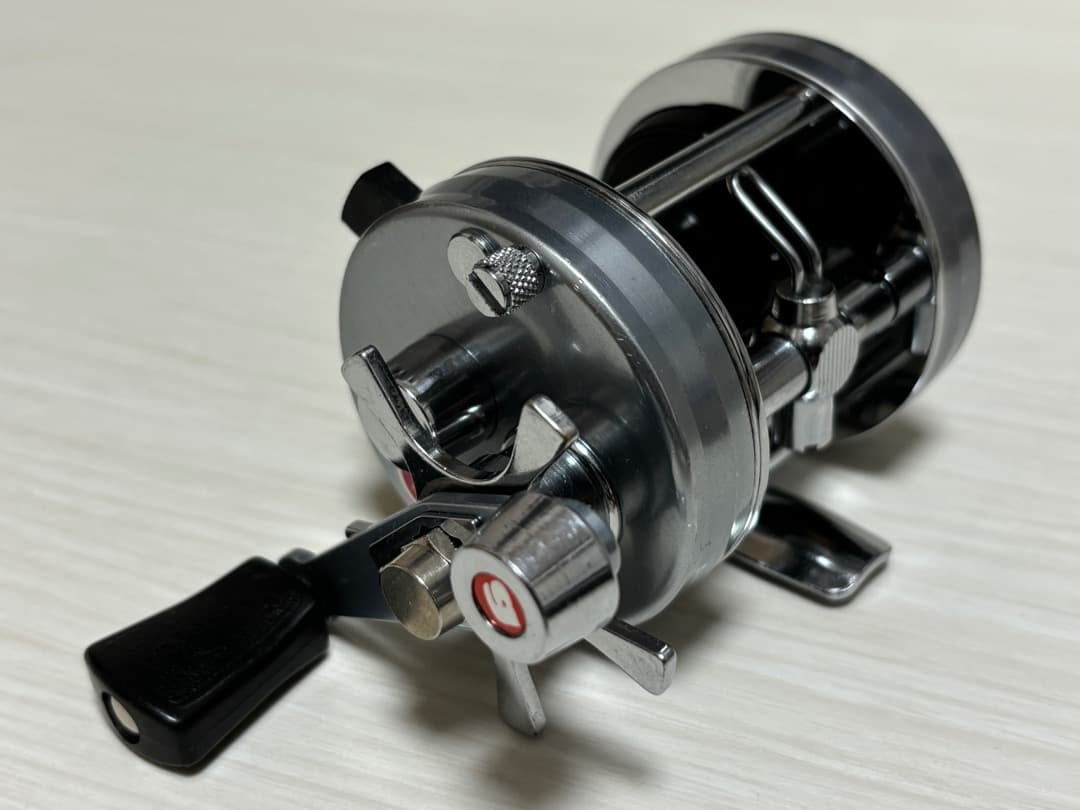 ABU 2500C ラージクレスト(#770400)、サイモン下村フレーム付き - メルカリ