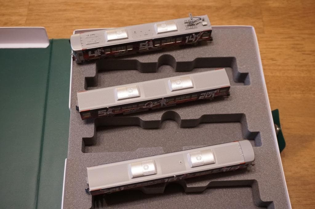 TOMIX 227系　「カ―プ応援ラッピングトレイン」2025年仕様　3両編成