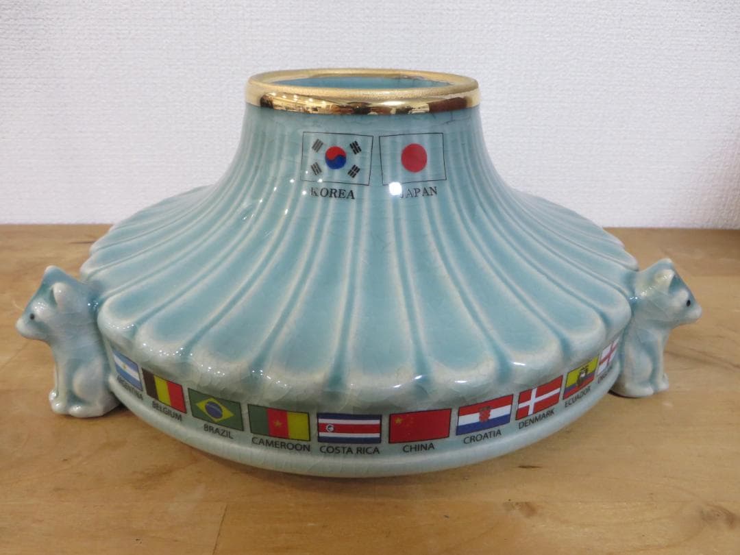 2002年 FIFA 日韓 ワールドカップ 陶磁器 ボール型オブジェ 青磁